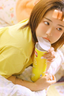 红衣小女孩